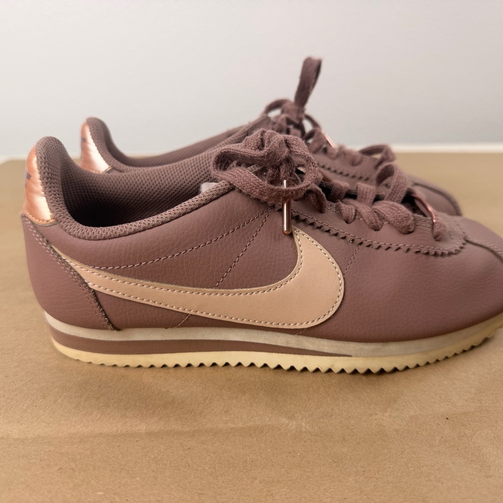 Nike Women's Rose Brown Sneakers Classic 💎🤍🤎